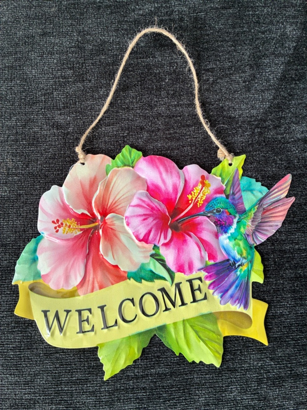 NWT- Hibiscus Floral 🌺 Metal Welcome Sign with Beautiful Hummingbird